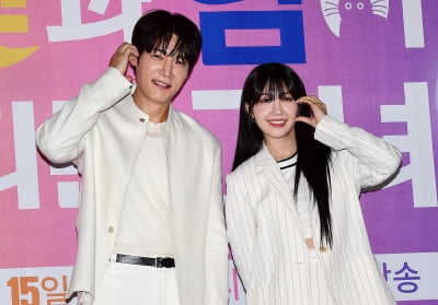 [TEN포토]정은지-최진혁 '친남매처럼'