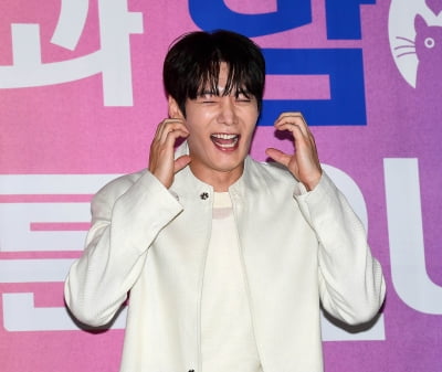 [TEN포토]최진혁 '빵터졌어요'