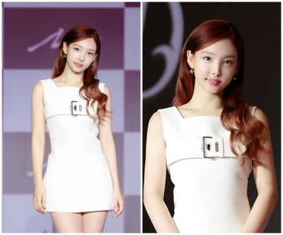 두꺼운 벨트가 가슴선까지 한껏 올라가…나연, L사 833만원 원피스입고 컴백