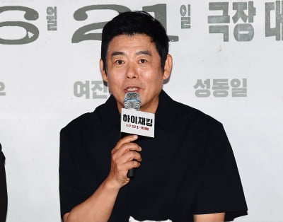 [TEN포토]성동일 '지금까지 보지못했던 단백한 연기를 선보였다'