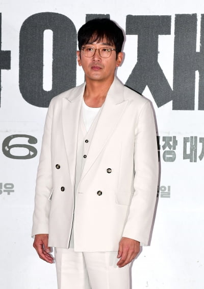 [TEN포토]하정우 '남다른 카리스마'
