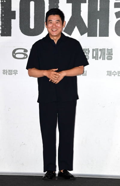 [TEN포토]성동일 '잘 부탁드립니다'