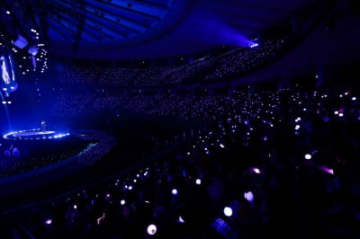'어제 전역' BTS 진, 노래 부르는 법 까먹었어도 "내가 있어야 할 곳, 무대가 내 집"
