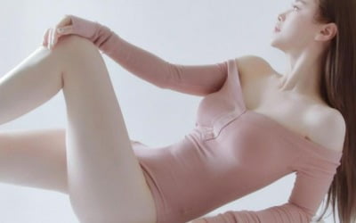 Hong Soo-ah shows off her glamorous body that she worked hard to create