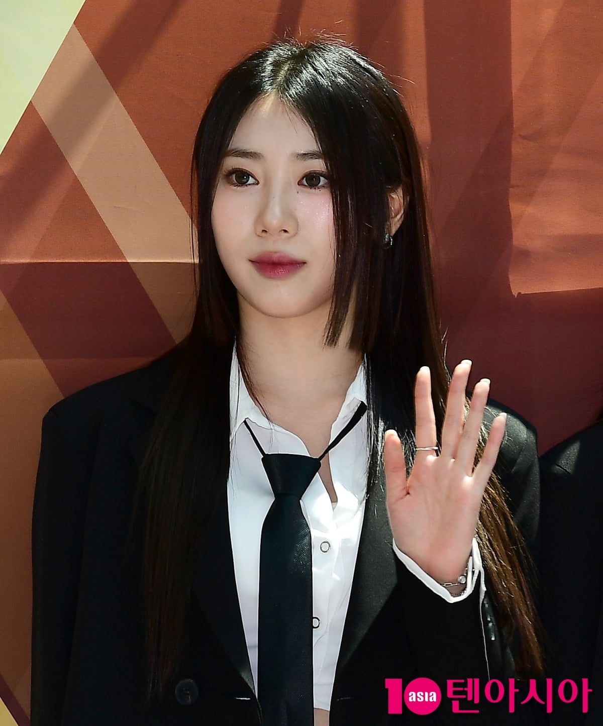 [TEN포토]아일리원 엘바 '손바닥 보다 작은얼굴'
