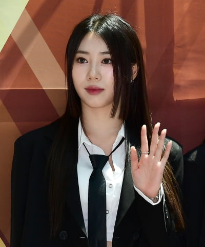 [TEN포토]아일리원 엘바 '손바닥 보다 작은얼굴'