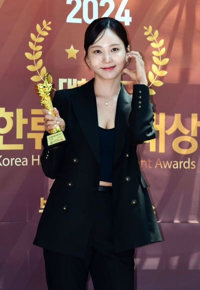 [TEN포토]손소망 '앙증 맞은 볼하트'