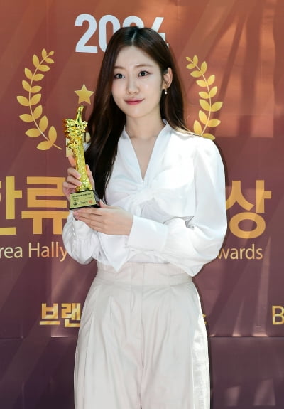 [TEN포토]송지우 '반짝이는 매력'