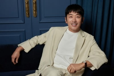 큰아빠 된 하정우 "난 그동안 뭐 했나, 50세 전에는 결혼하고파" [TEN인터뷰]