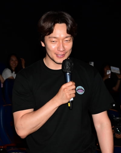 [TEN포토]손석구 '불금에 와주셔서 감사합니다'