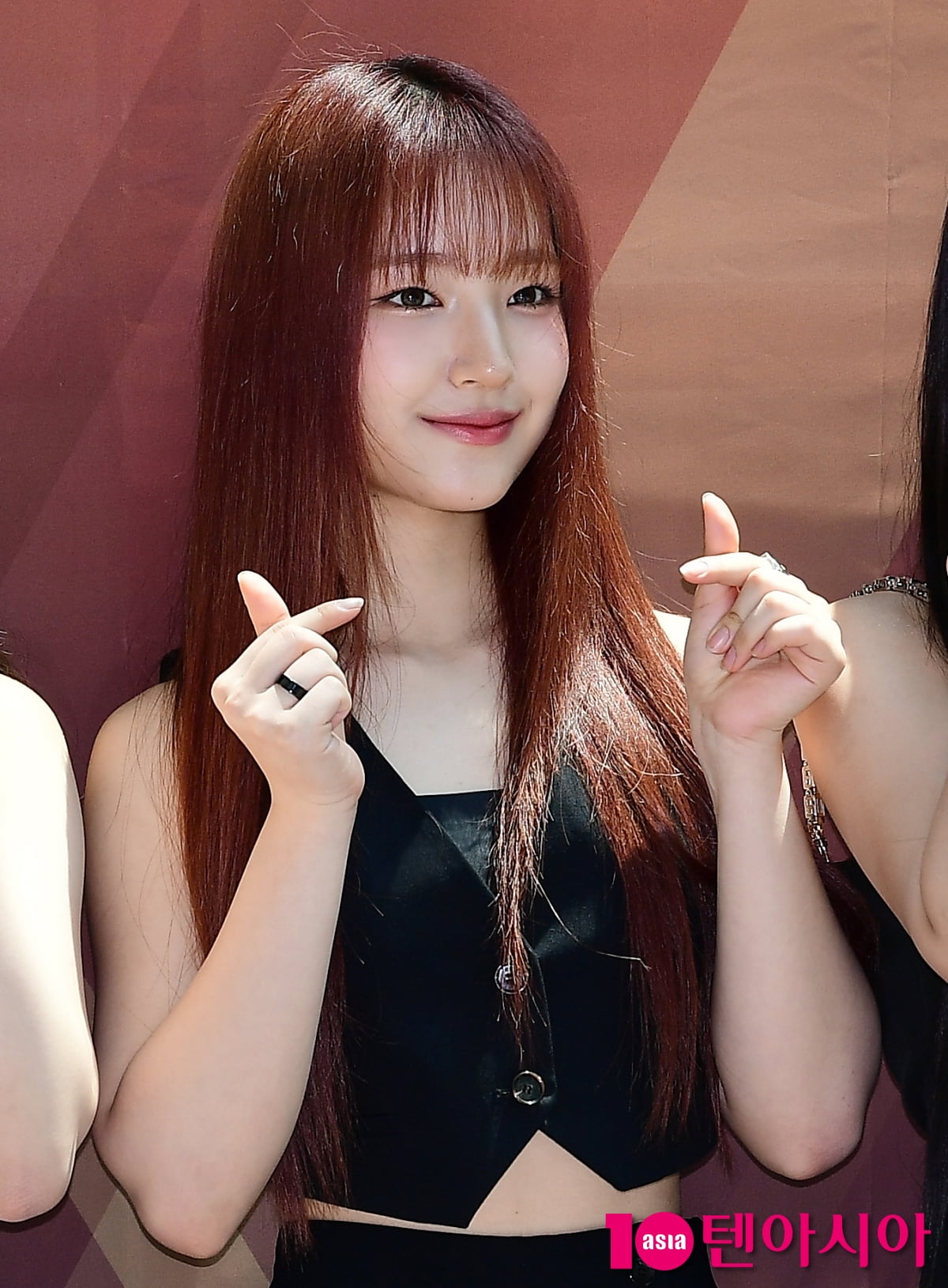 [TEN포토]유니스 방윤하 '싱그러운 하트'