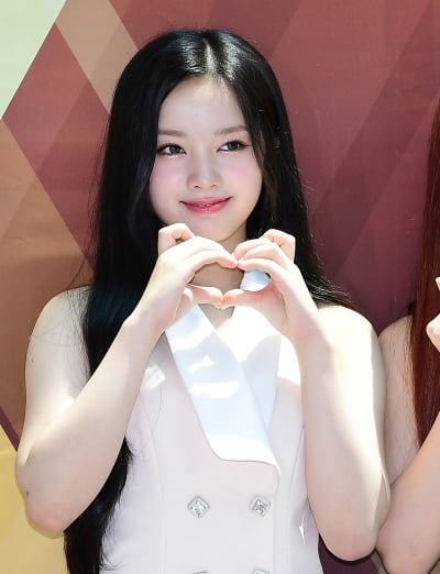 [TEN포토]유니스 엘리시아 '천사의 하트'