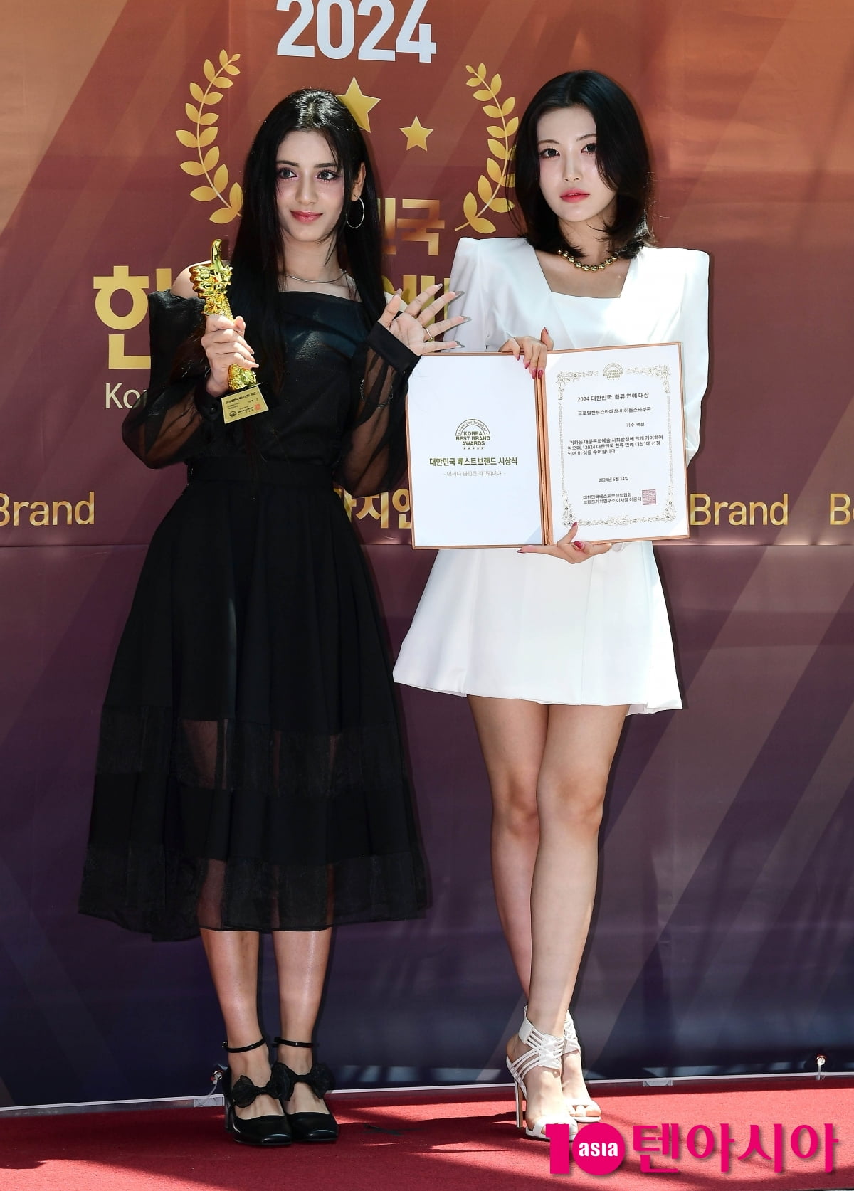 [TEN포토]엑신 '대표로 아리아와 니즈만 왔어요'