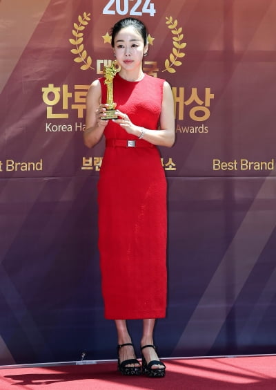 [TEN포토]벨르제이 김혜정 '레드 보다 빛나는 트로피'