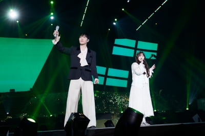 악뮤, 콘서트 중 현실남매 케미…찬혁 "머리 반짝이 예쁘네"→수현 "어제도 했어"