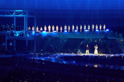[종합] '아이유 등장→뮤지컬 연출' 악뮤 콘서트, 눈도 귀도 쉴 틈 없었다