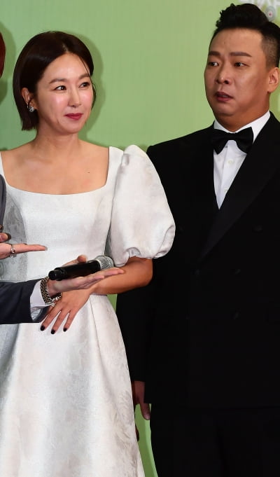 The owner of Park Jun-hyeong and Kim Ji-hye's apartment is Kim Ji-hye.