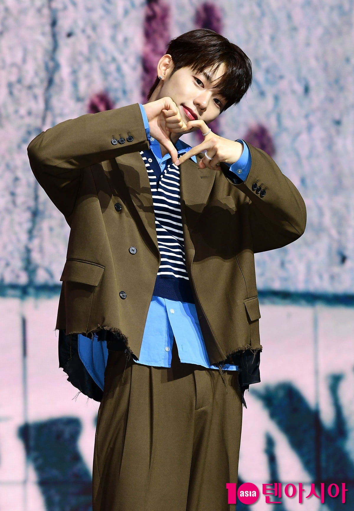 [TEM포토]이븐 이정현 '러블리 하트'