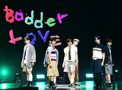 [TEM포토]이븐 '타이틀곡 'Badder Love' 무대'