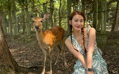 '40세' 유인영, 가슴이 어디까지 파인거야…눈 둘 곳 없는 파격 썸머룩