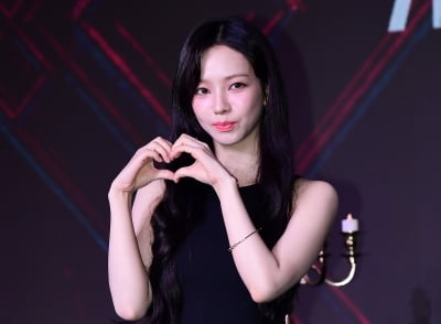 [TEN포토]에스파 카리나 '추리 예능 기대하세요'
