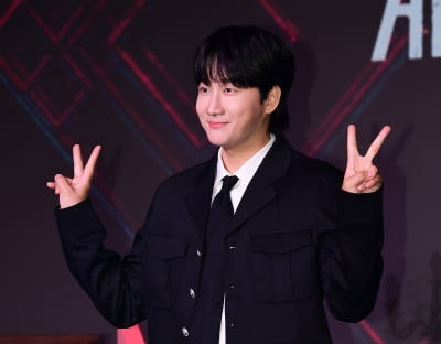 [TEN포토]이용진 '귀엽게 브이'