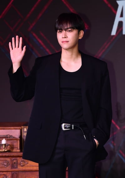 [TEN포토]김도훈 '막내로 인사드려요'