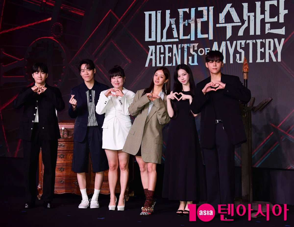 [TEN포토]이용진-존박-이은지-혜리-김도훈-카리나 '미스터리 수사관 주역들'