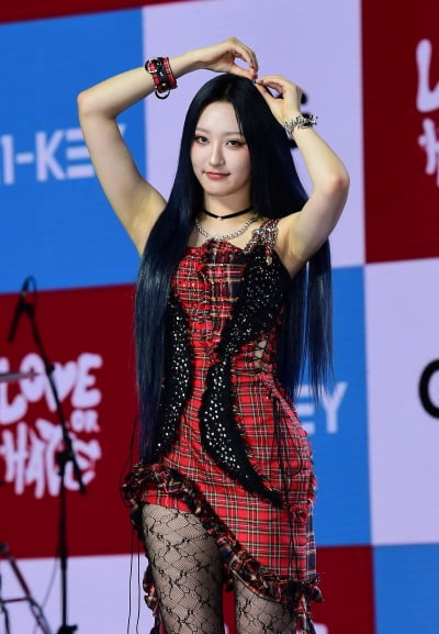 [TEN포토]하이키 휘서 '설레이는 리본 어때요~'