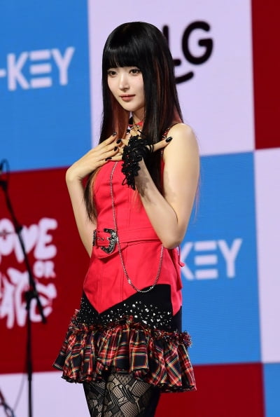 [TEN포토]하이키 서이 '강렬한 레드'