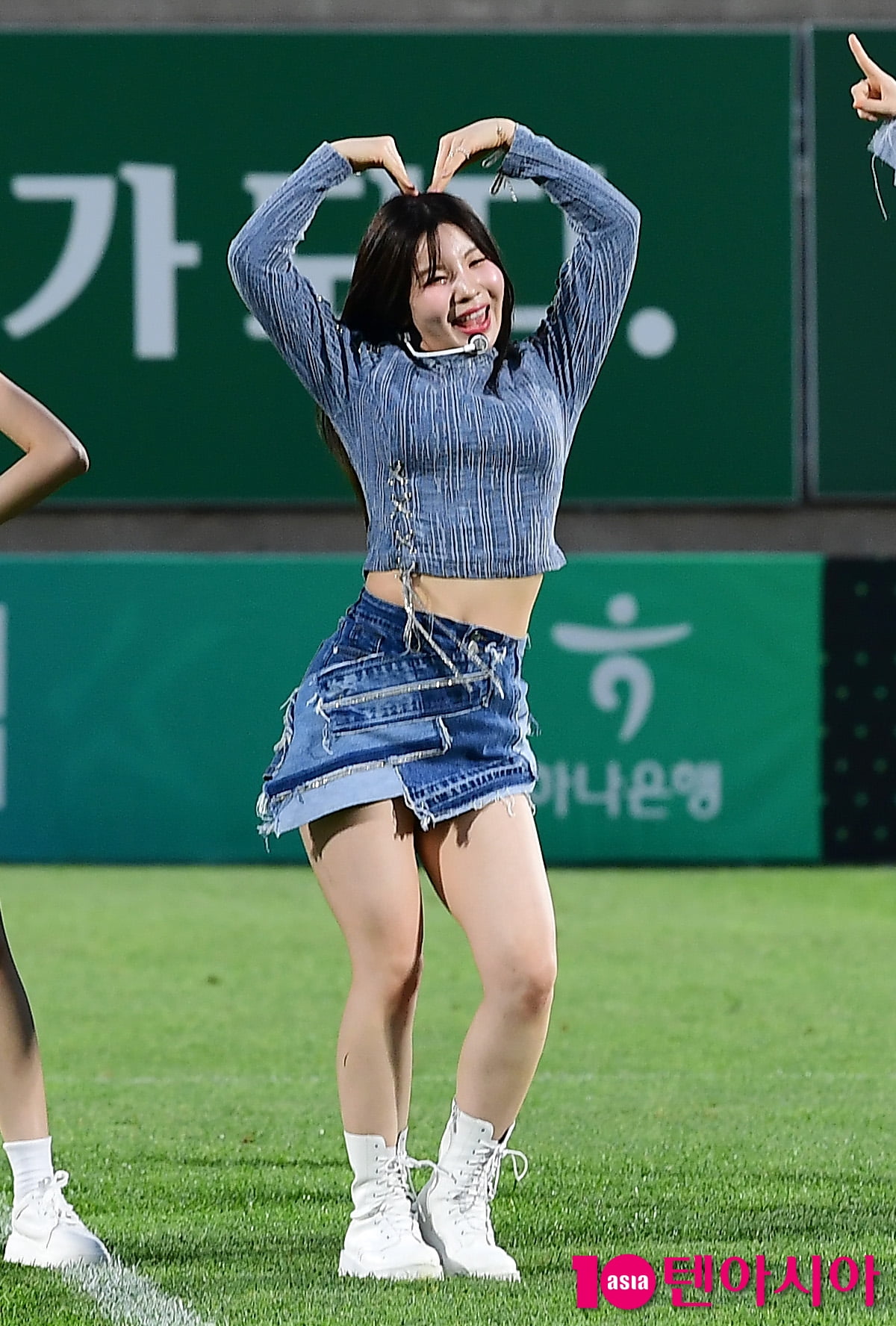 [TEN포토]아일리원 나유 '하트요정이 하트 드립니다'