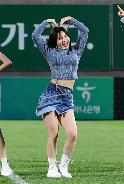 [TEN포토]아일리원 나유 '하트요정이 하트 드립니다'