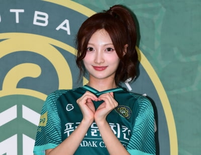 [TEN포토]아일리원 로나 '청량함 과다 섭취주의보'