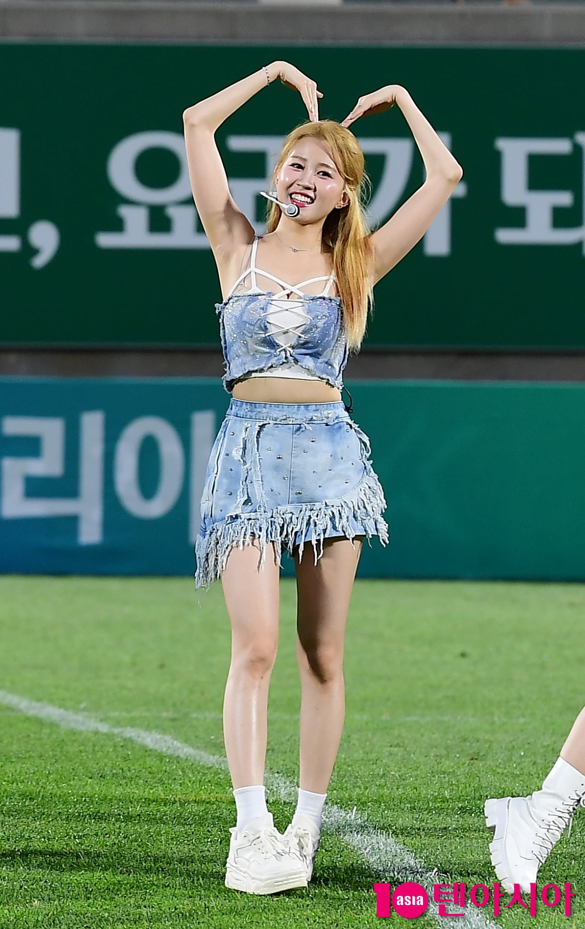 [TEN포토]아일리원 아라 '꽃내음 가득한 매력'