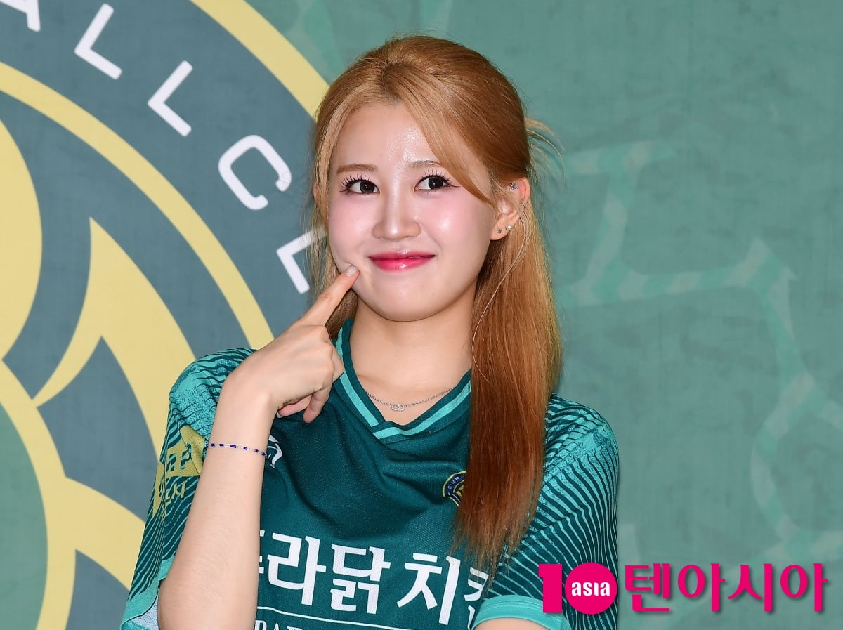 [TEN포토]아일리원 아라 '사랑스러운 볼콕'