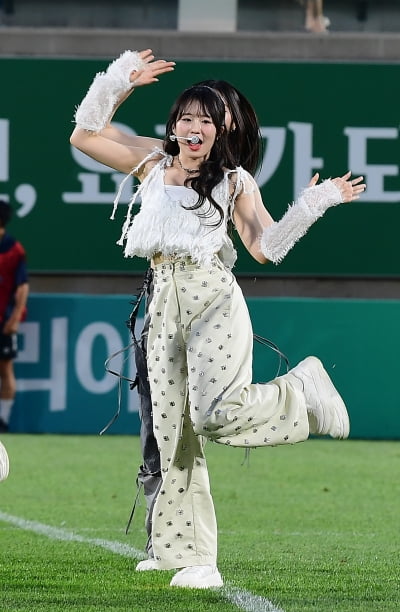 [TEN포토]아일리원 하나 '비타민 넘치는 무대'