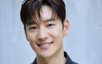 Lee Je-hoon “I’m learning North Korean accent these days”