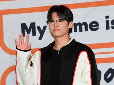 [TEN포토]덱스 '매력적인 인사'