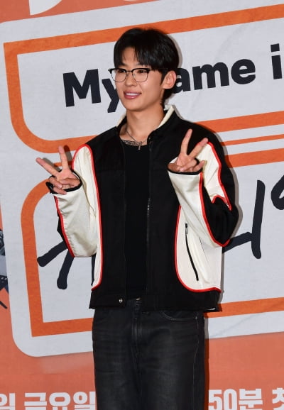 [TEN포토]덱스 '귀엽게 브이'