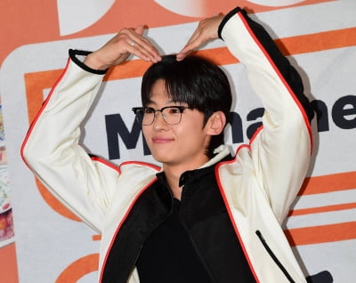 [TEN포토]덱스 '가브리엘 사랑해주세요'
