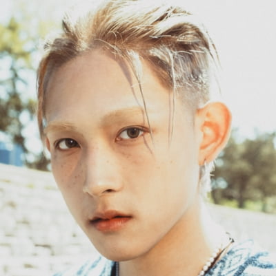 지플랫, 눈썹 탈색하고 주근깨 찍었다…스타일 파격 변신 무슨 일