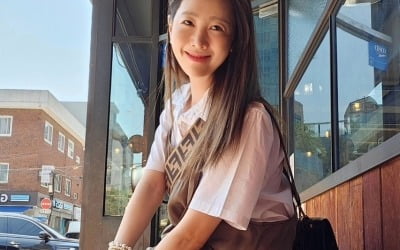 '♥하하'가 또 반하겠네…F사 명품백 멘 별, 20대 같은 미모 자랑[TEN★]