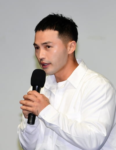 마이크로닷, 부모님과 대화하고 있다[TEN포토]