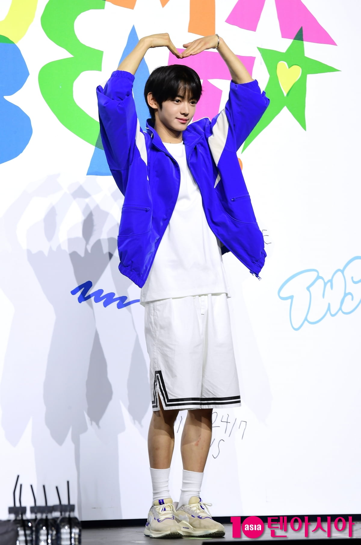 투어스 한진, 사랑스러운 하트하트[TEN포토]