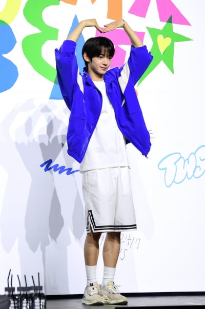 투어스 한진, 사랑스러운 하트하트[TEN포토]