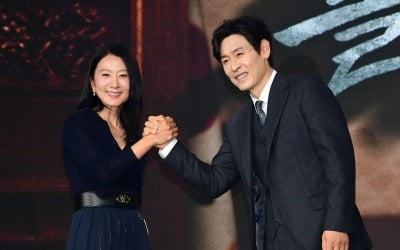 [종합] "남편 형님에서 원수로"…김희애가 추천한 설경구, 30년만에 '돌풍'으로 복귀