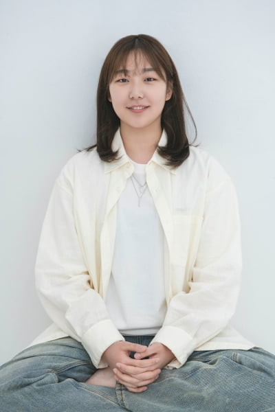 "단단한 내면 폭발적 잠재력" 김민주, 찬엔터와 전속계약 [공식]