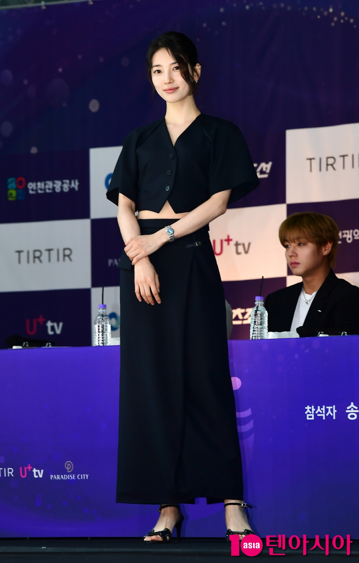 수지, 포즈 취하는 인형[TEN포토]