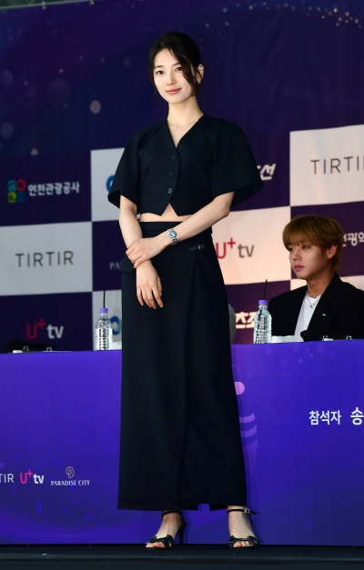 수지, 포즈 취하는 인형[TEN포토]