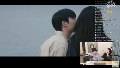 [종합] 이영지, 도경수와 뽀뽀신 전말 밝혔다 "돌 맞기 싫다고 했는데…"('채널십오야')